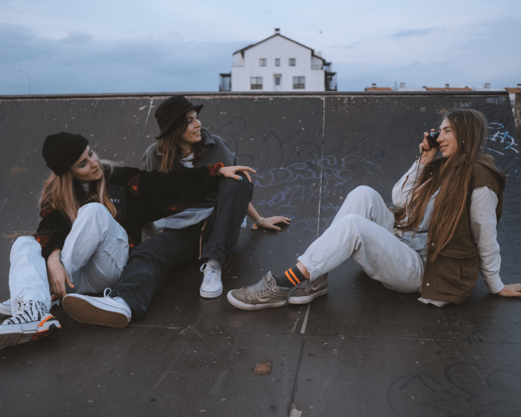 Three girls having fun as friends - How to practice gratitude